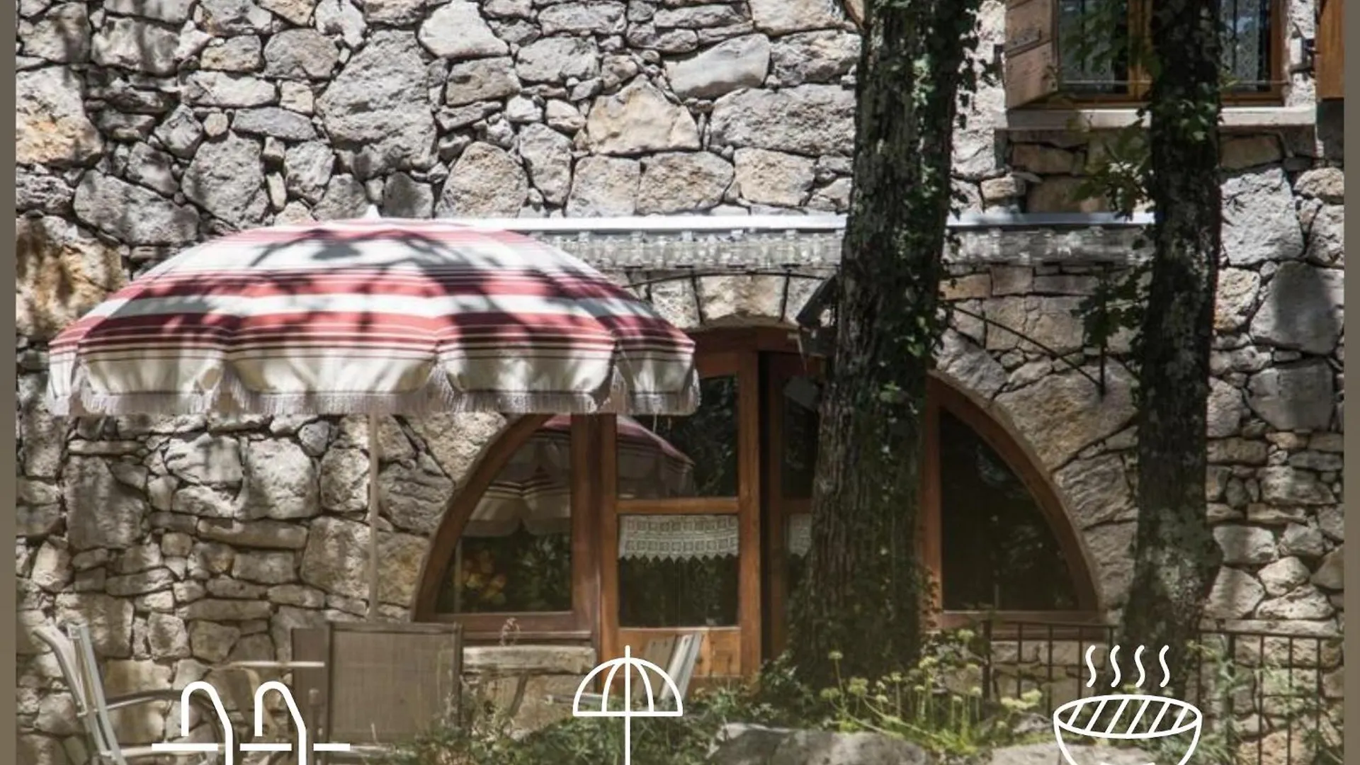Holiday home Hebergement Insolite En Pleine Nature & Piscine 2 A 11 P - Gites Les Princes A Lanas